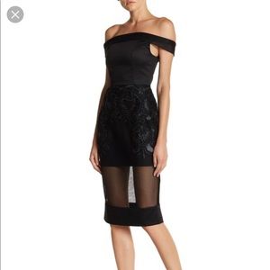 Gracia
Off-the-Shoulder Mesh Dress